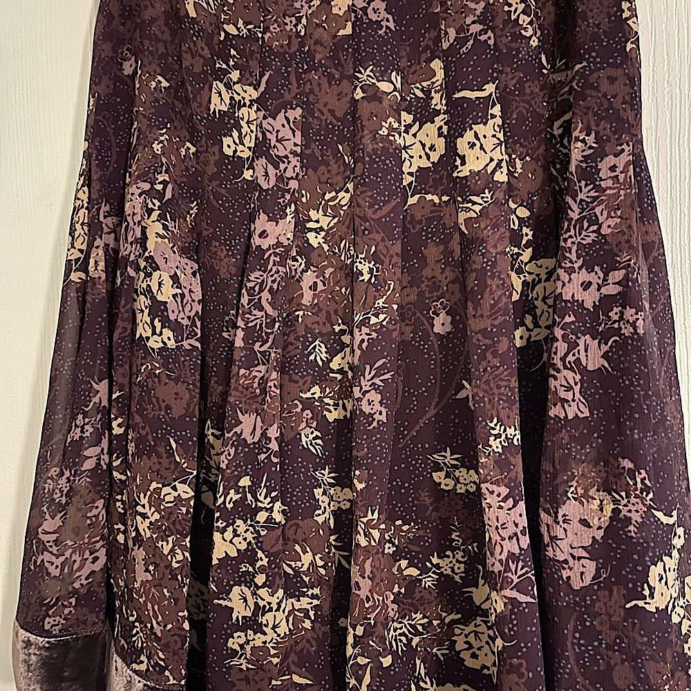 Paris skirt swingy lower edge in velvet, very fashionable